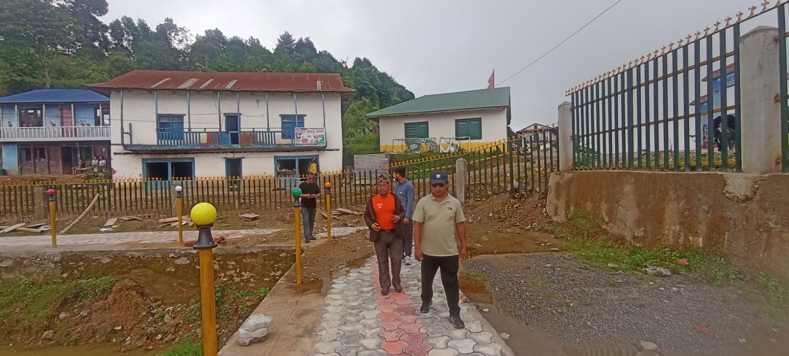 बिस २०८२ सालमा  विभिन्न पालिकाहरुमा  उक्त पलिकहरुको विकाश निर्माण आयोजनाको अनुगमनको सिलसिलामा